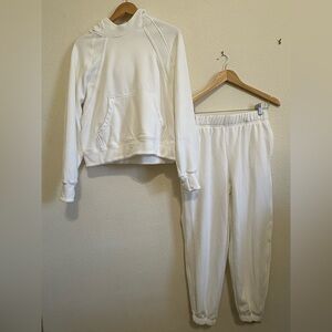 Jockey Women’s White Sweat Set